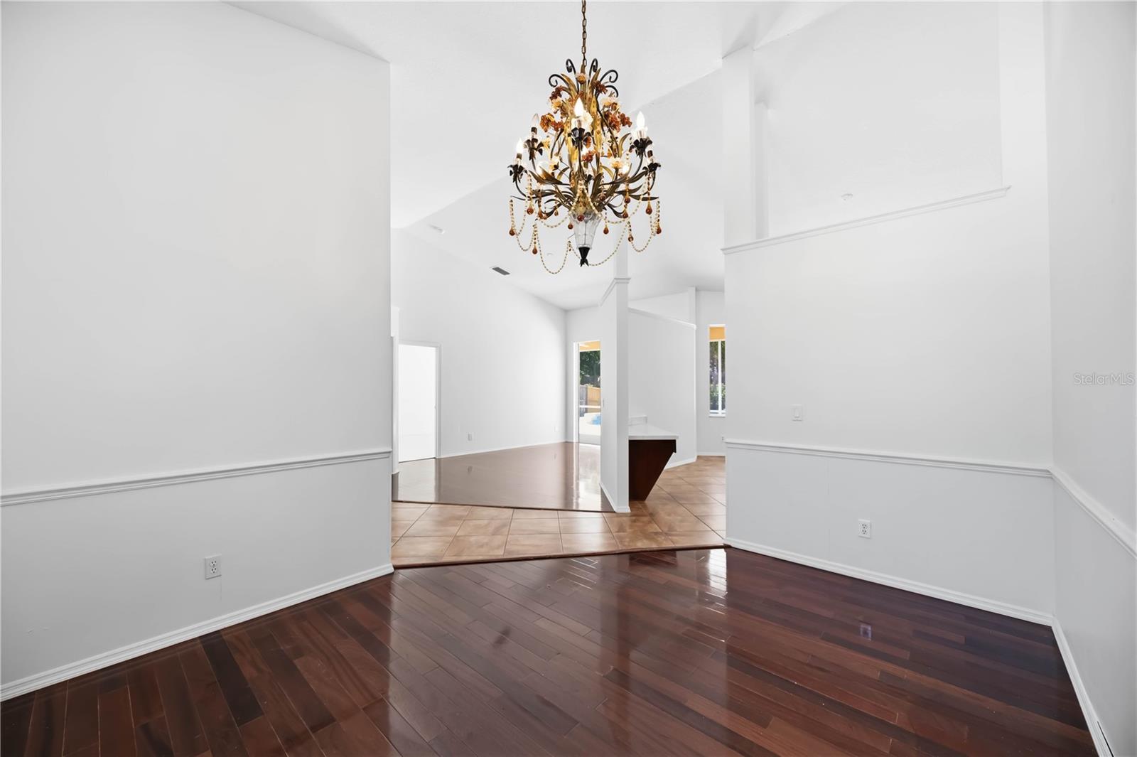 Image 8 of 79 For 562 Oak Bay Drive