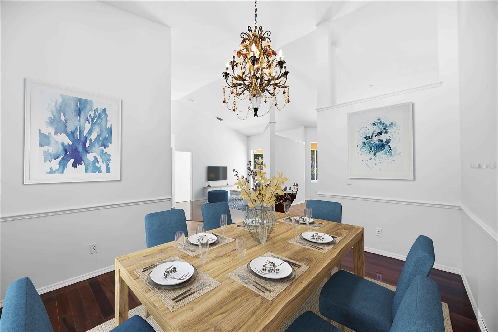 Image 9 of 79 For 562 Oak Bay Drive