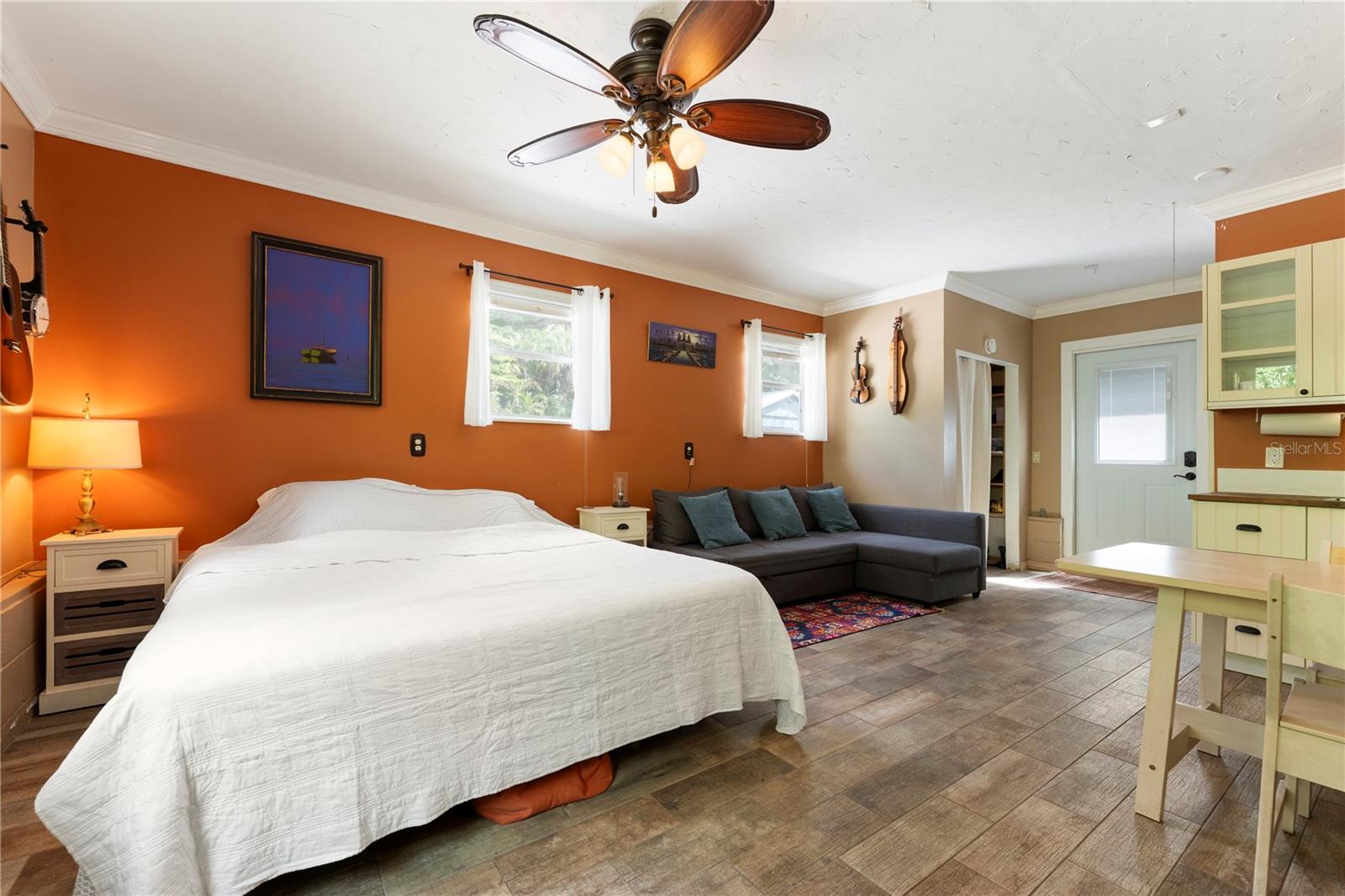 Image 12 of 37 For  40th Street 