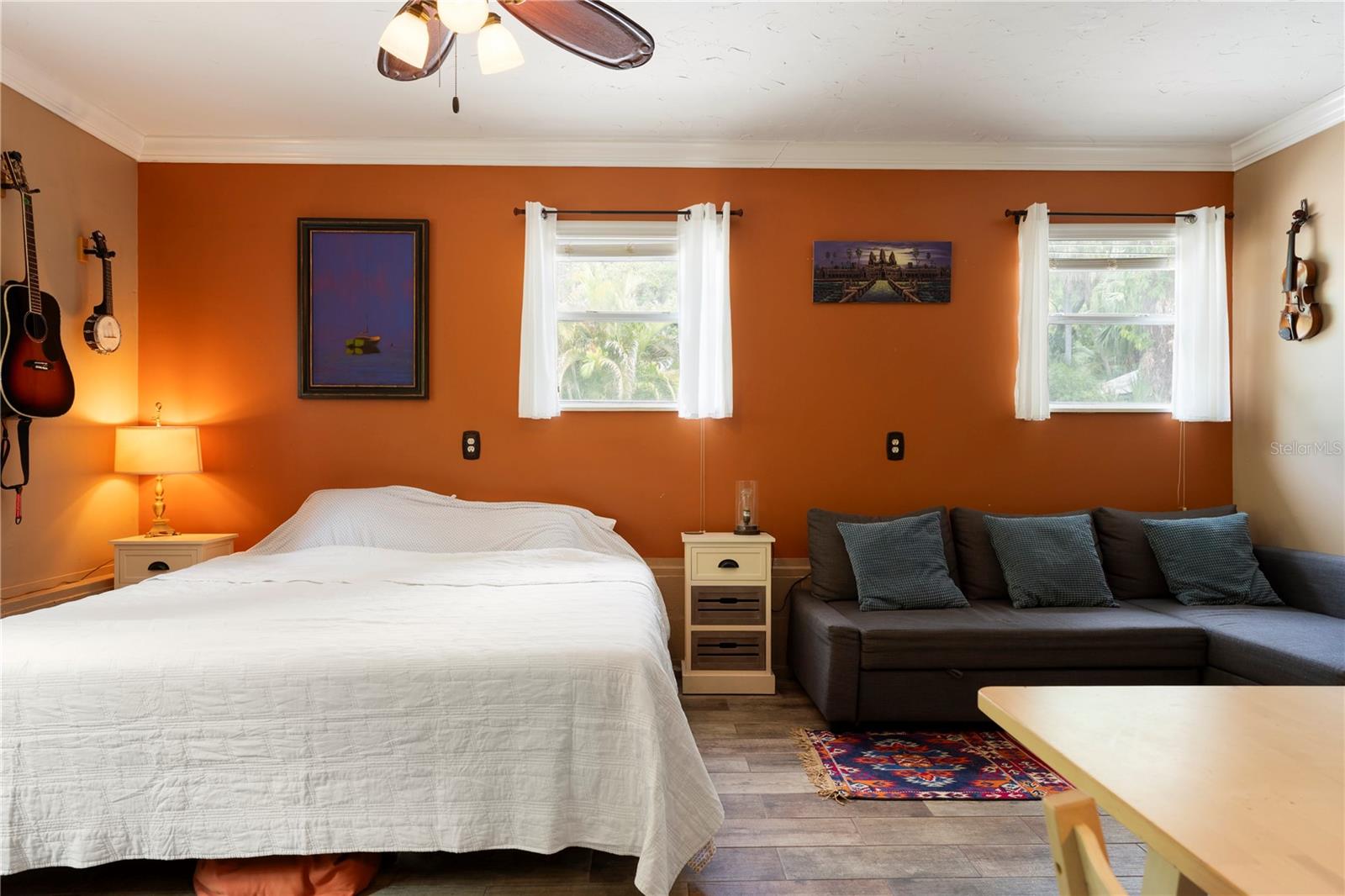 Image 14 of 37 For  40th Street 