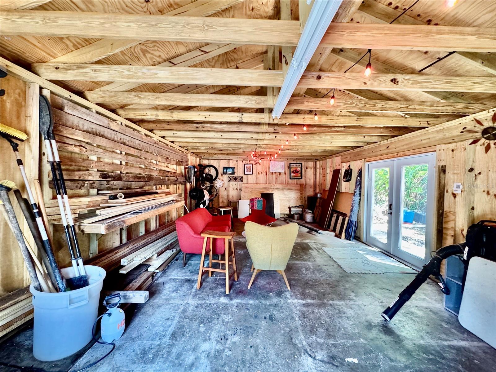 Image 18 of 37 For  40th Street 