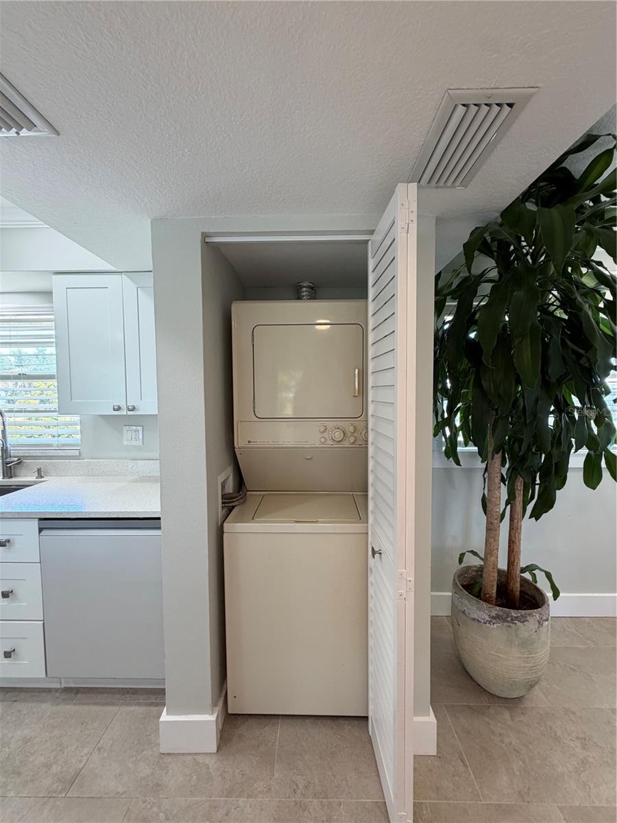 Image 10 of 45 For 102 46th Avenue Terrace W 403