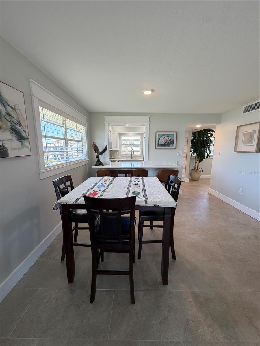 Image 12 of 45 For 102 46th Avenue Terrace W 403