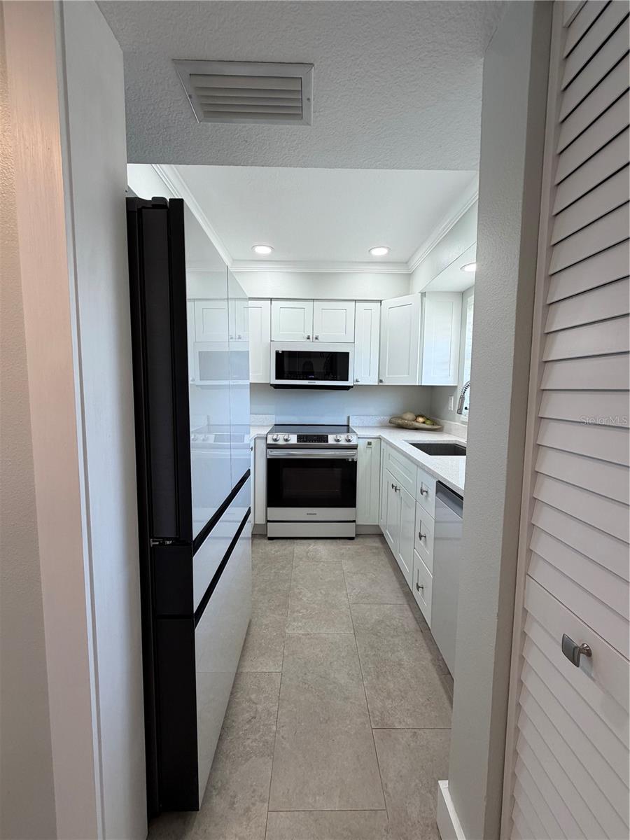 Image 4 of 45 For 102 46th Avenue Terrace W 403