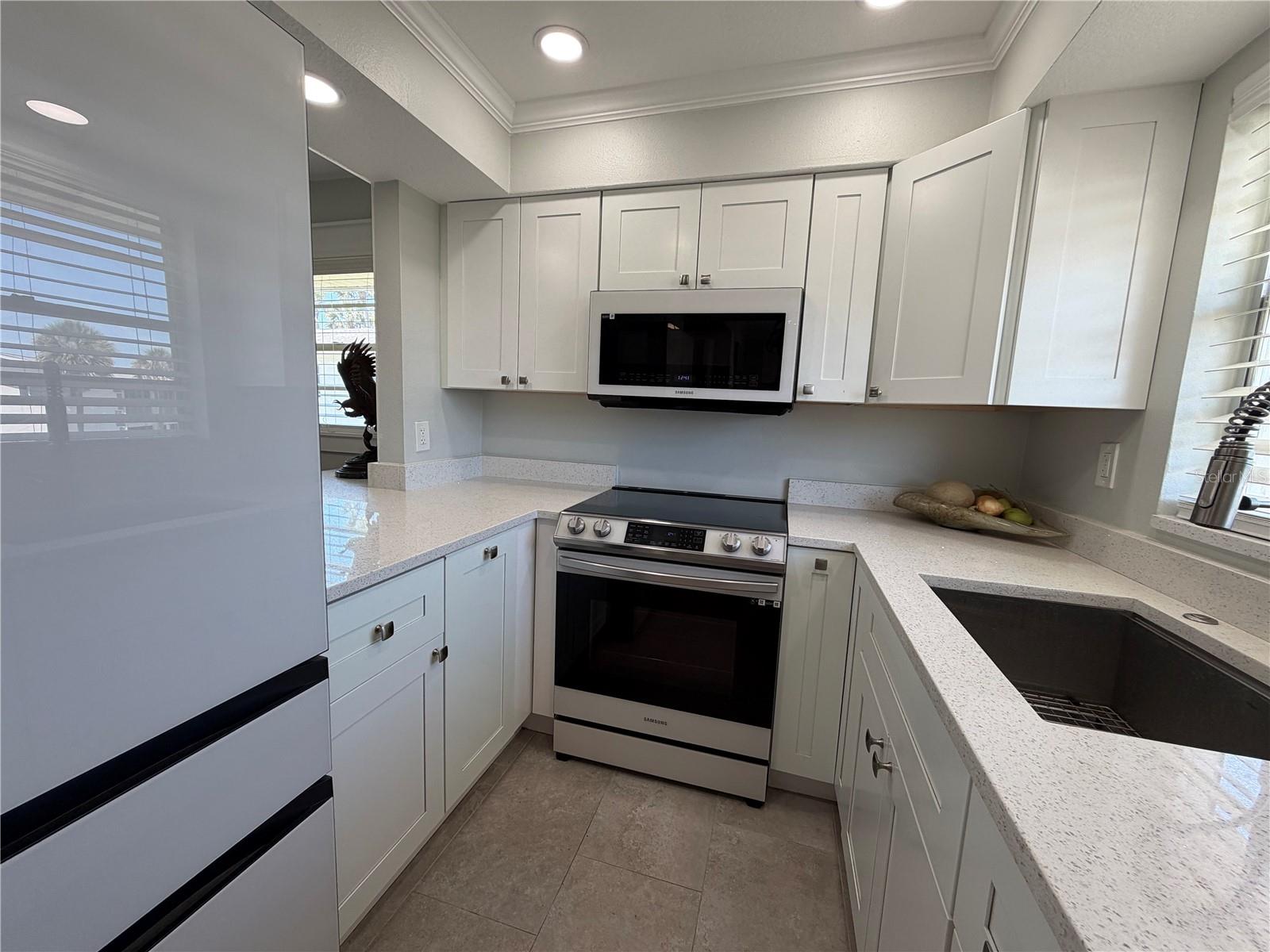 Image 6 of 45 For 102 46th Avenue Terrace W 403