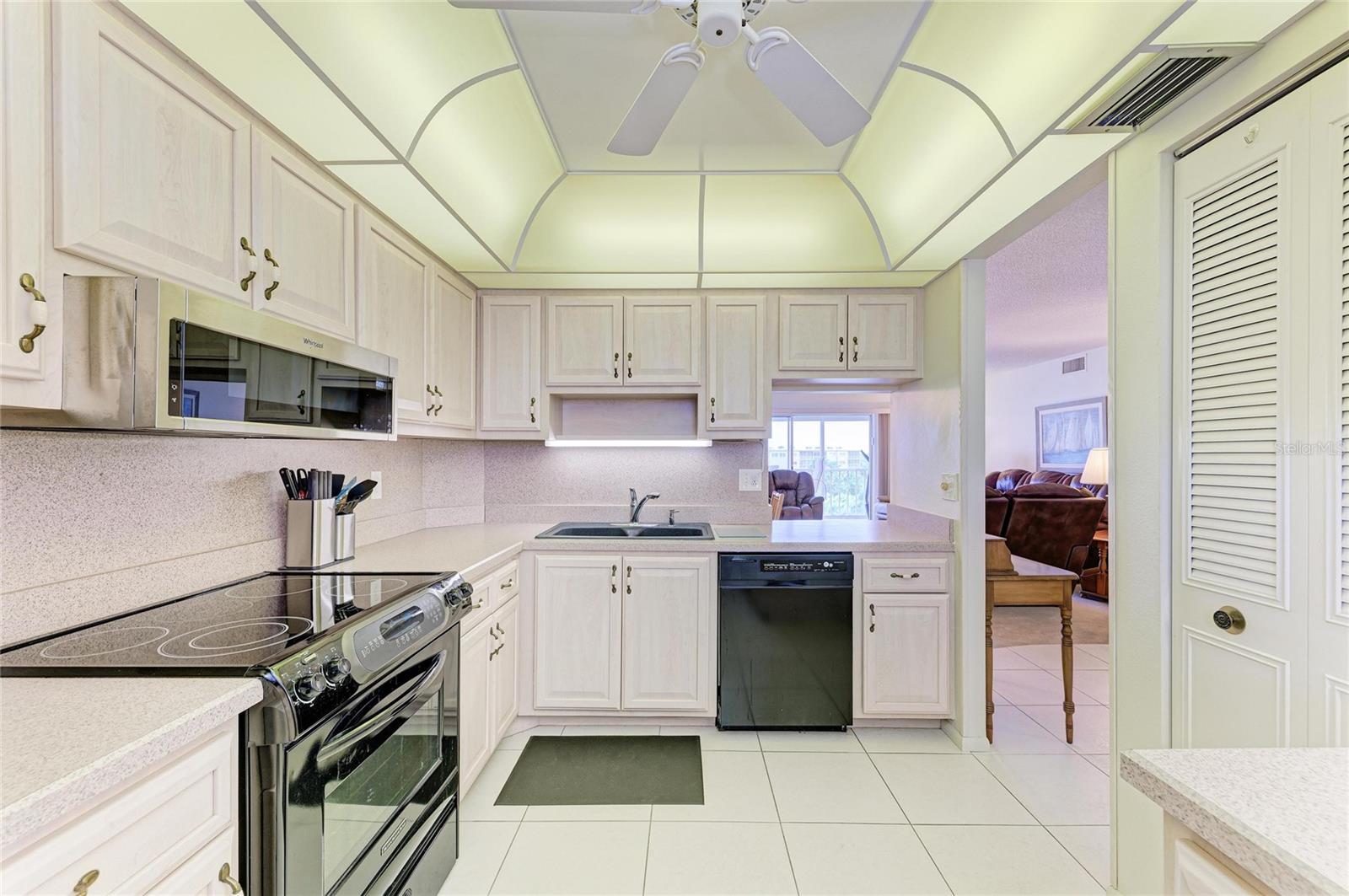 Image 10 of 36 For 3680 Ironwood Cir  601l