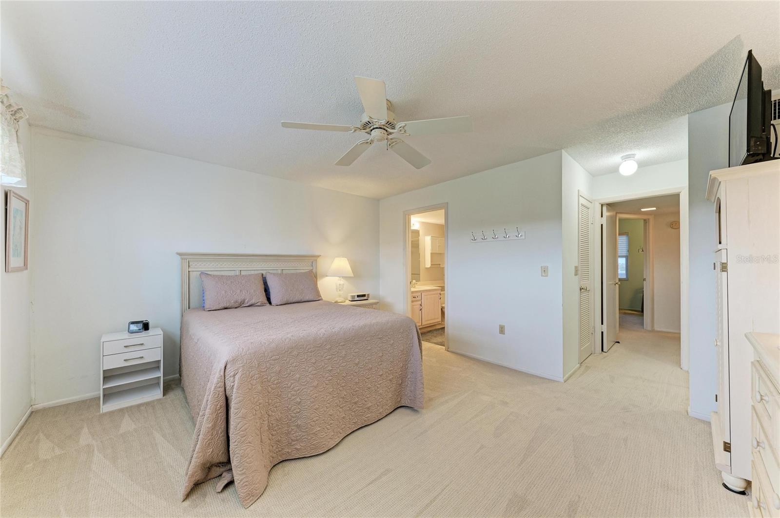 Image 13 of 36 For 3680 Ironwood Cir  601l