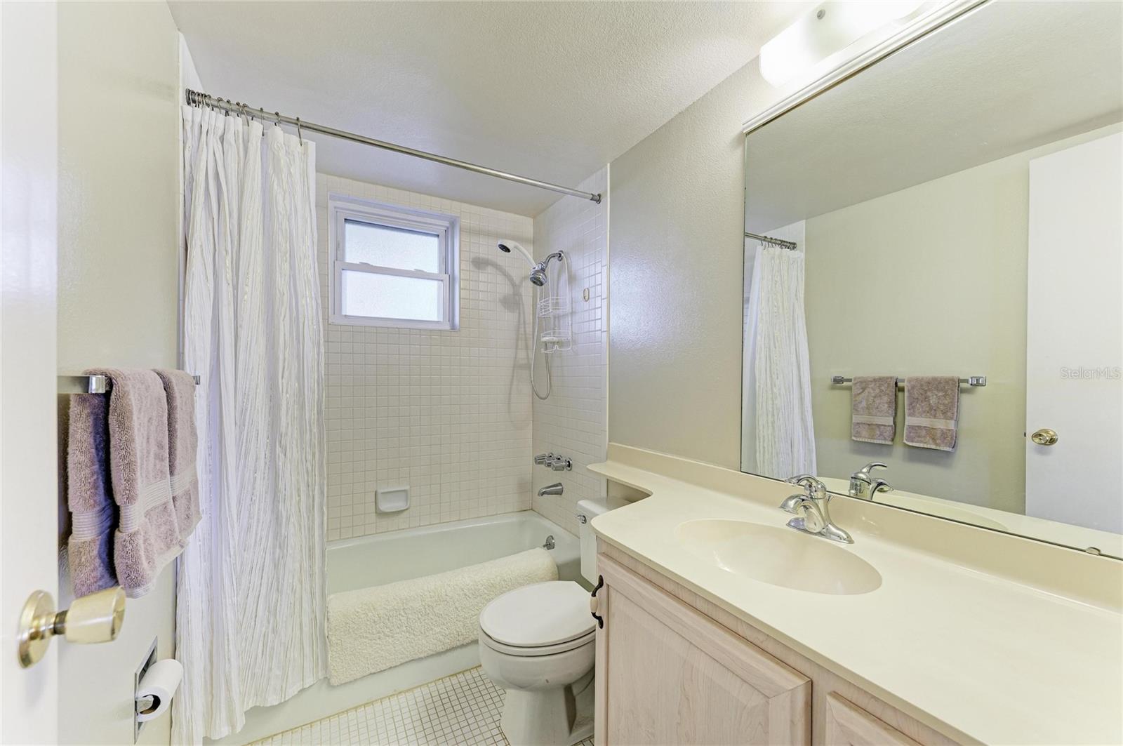 Image 17 of 36 For 3680 Ironwood Cir  601l