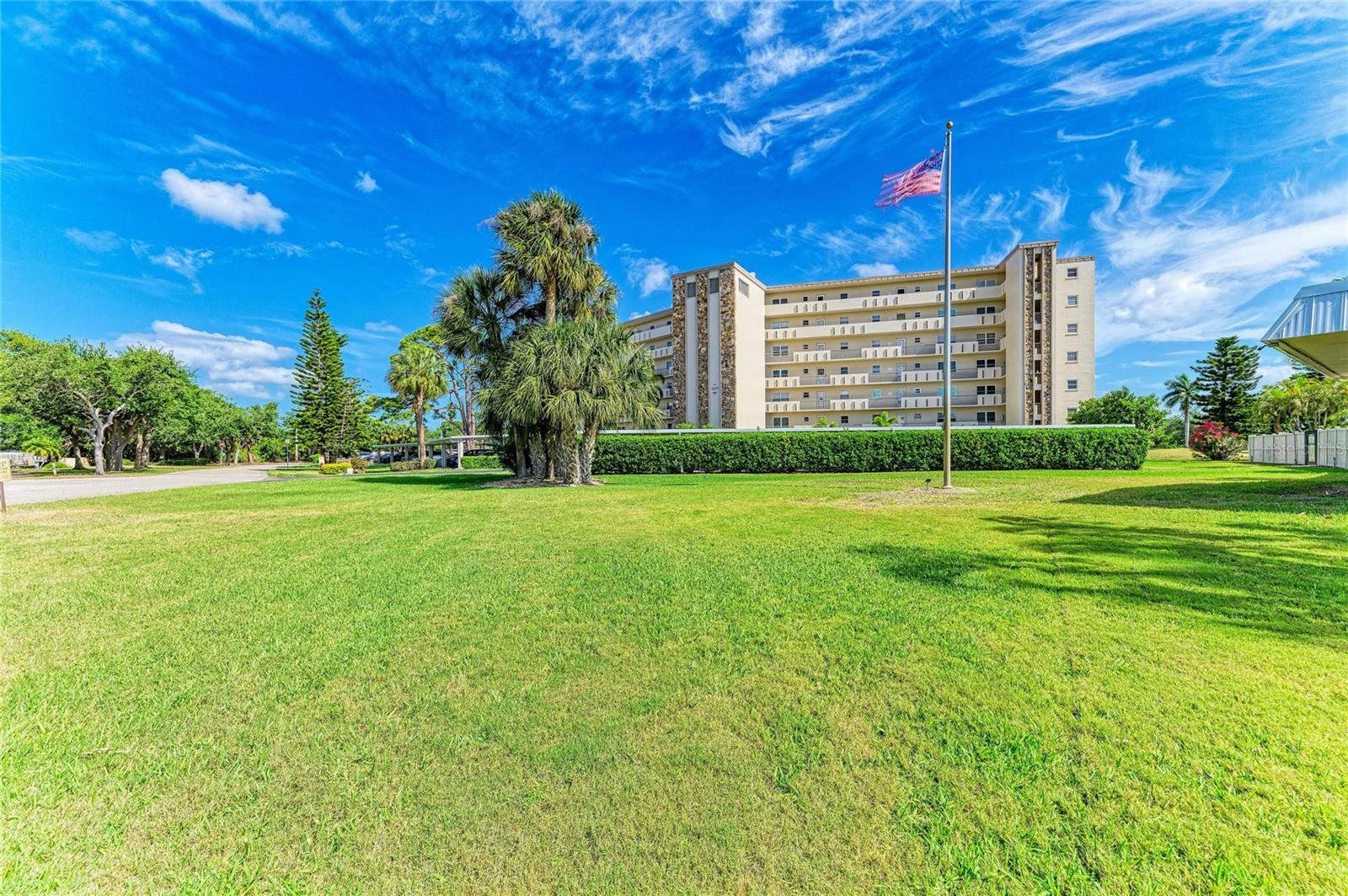 Image 2 of 36 For 3680 Ironwood Cir  601l