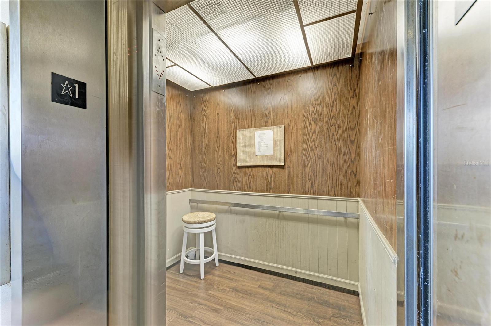 Image 24 of 36 For 3680 Ironwood Cir  601l