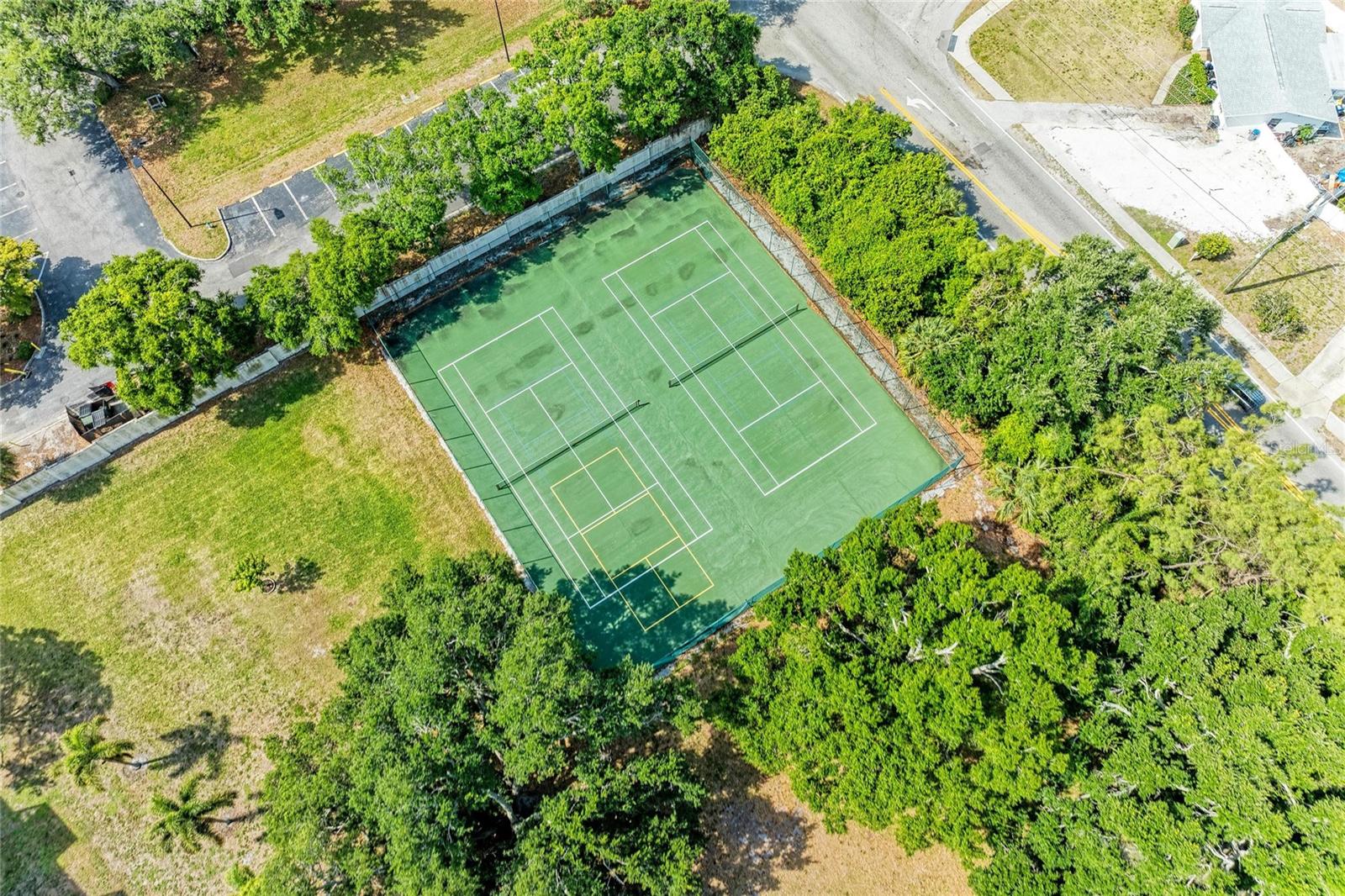 Image 31 of 36 For 3680 Ironwood Cir  601l