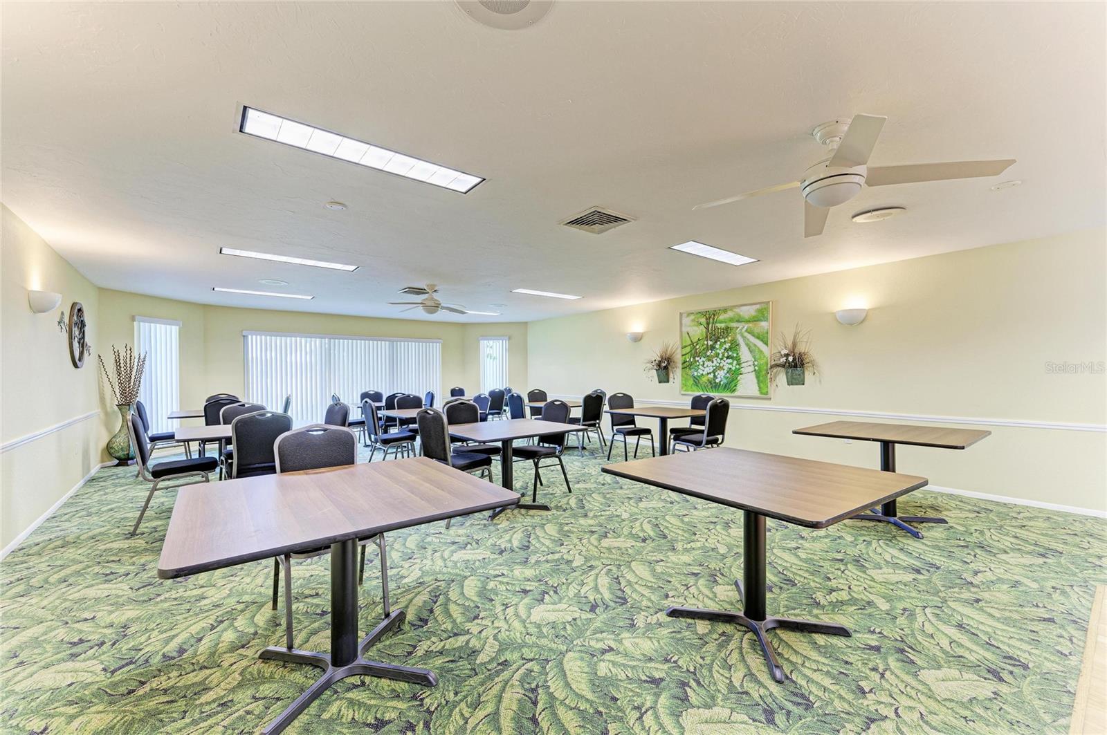 Image 32 of 36 For 3680 Ironwood Cir  601l