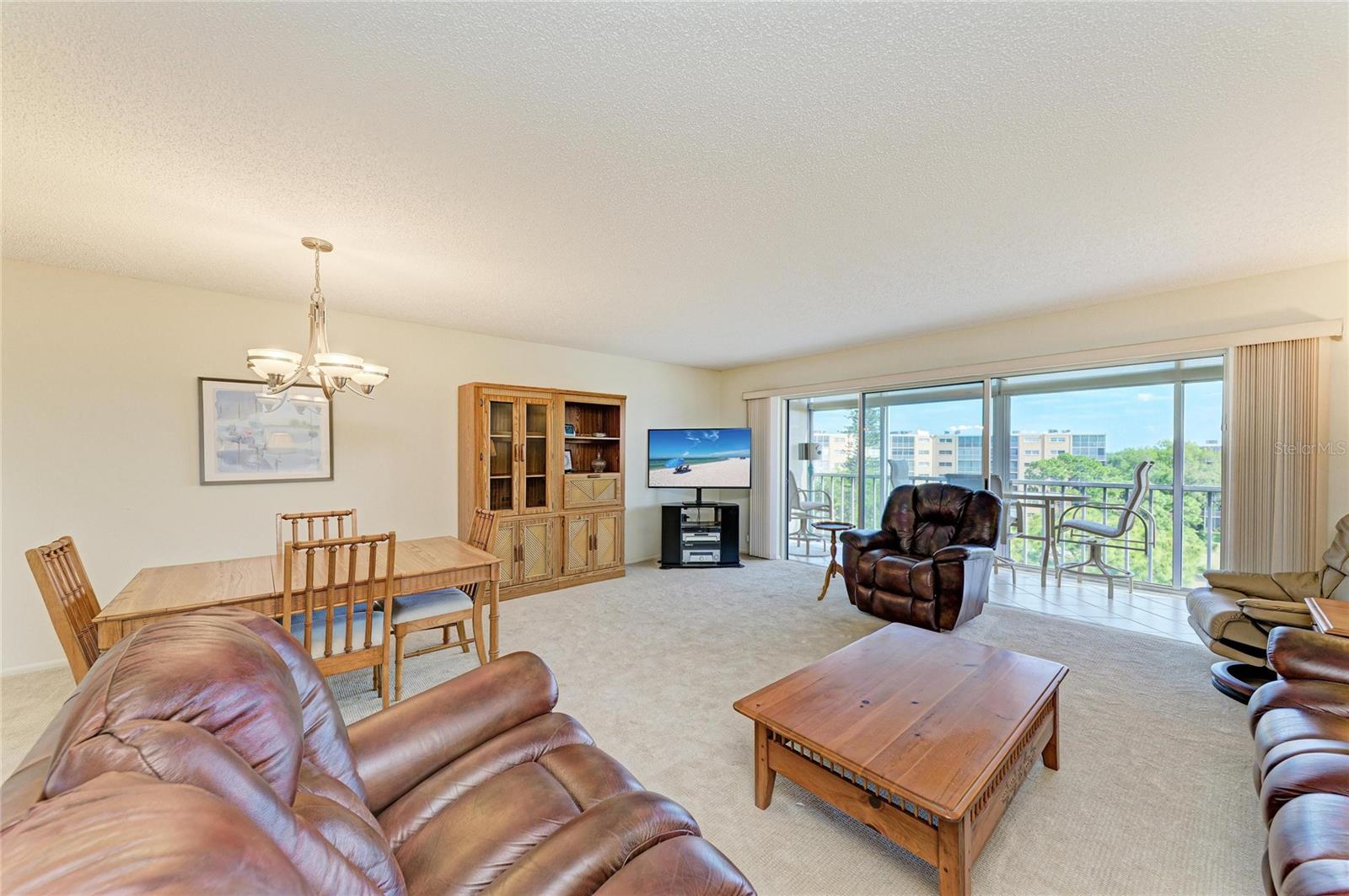 Image 6 of 36 For 3680 Ironwood Cir  601l