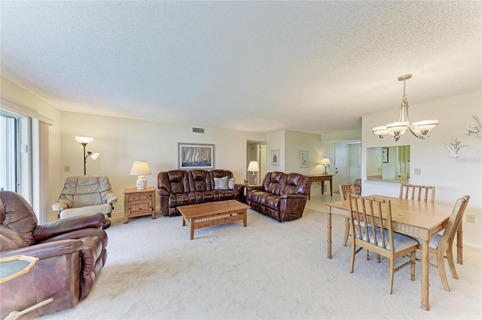 Image 7 of 36 For 3680 Ironwood Cir  601l