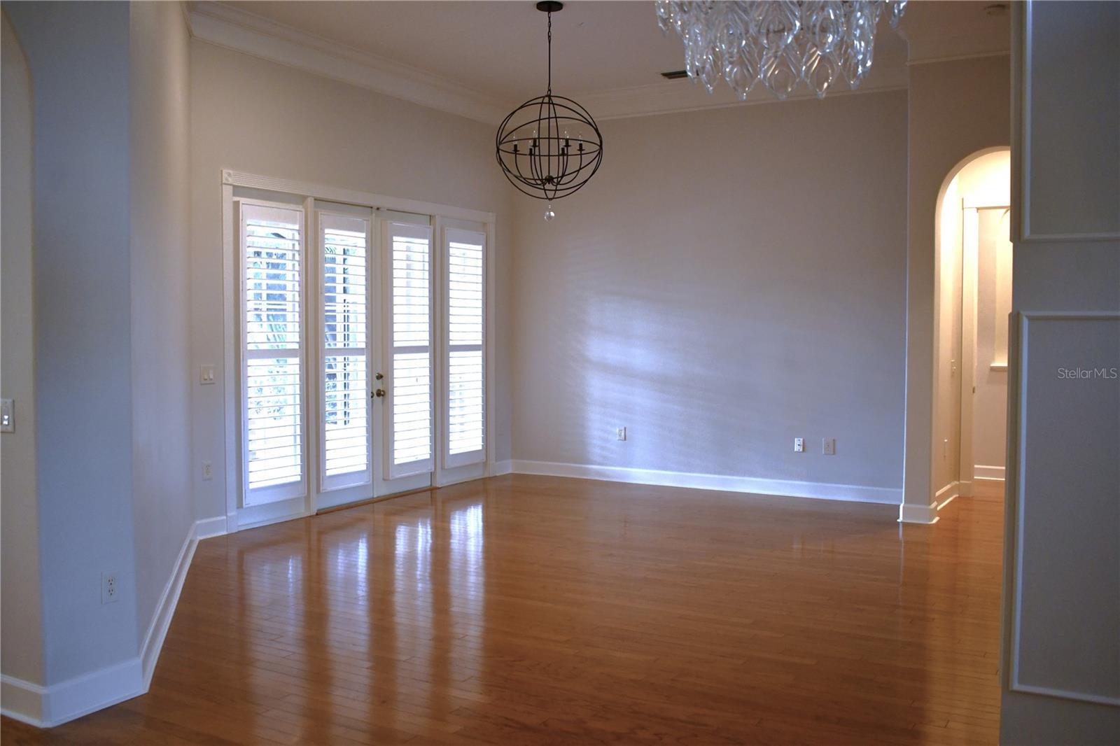 Image 5 of 28 For 4910 Old Creek Drive