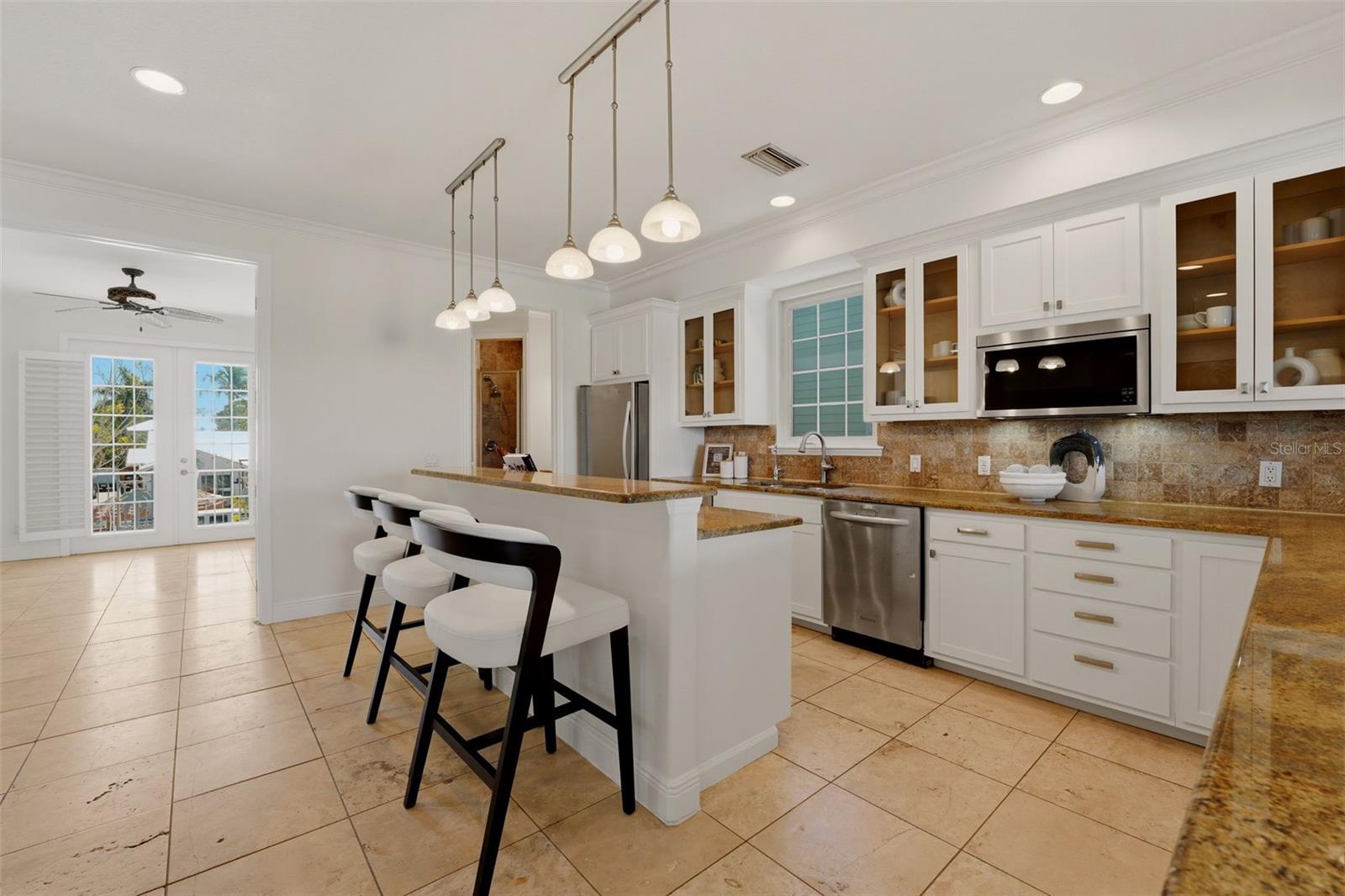 Image 13 of 73 For 418 Pine Avenue