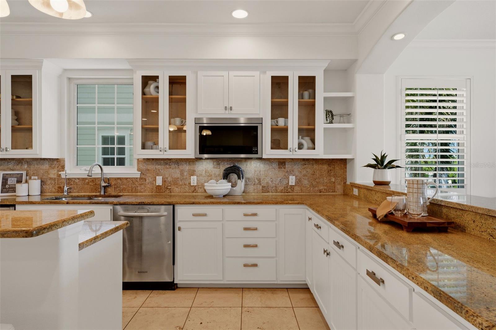 Image 15 of 73 For 418 Pine Avenue