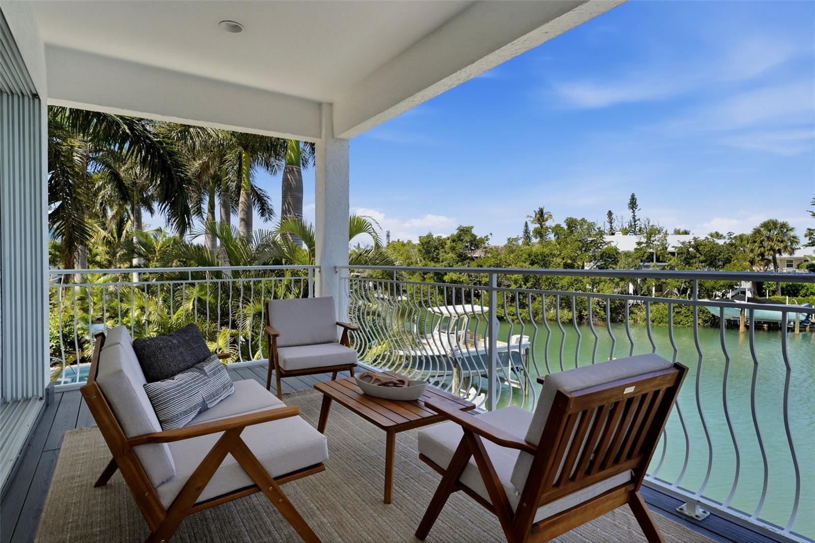 Image 26 of 73 For 418 Pine Avenue