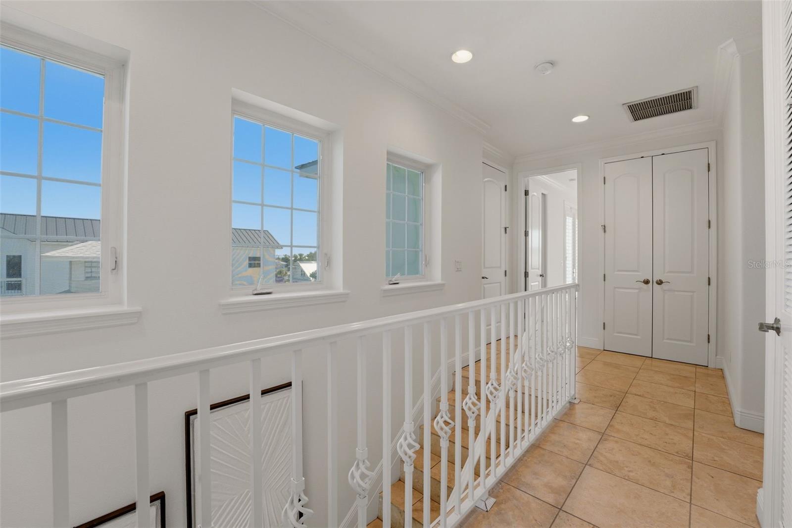 Image 29 of 73 For 418 Pine Avenue