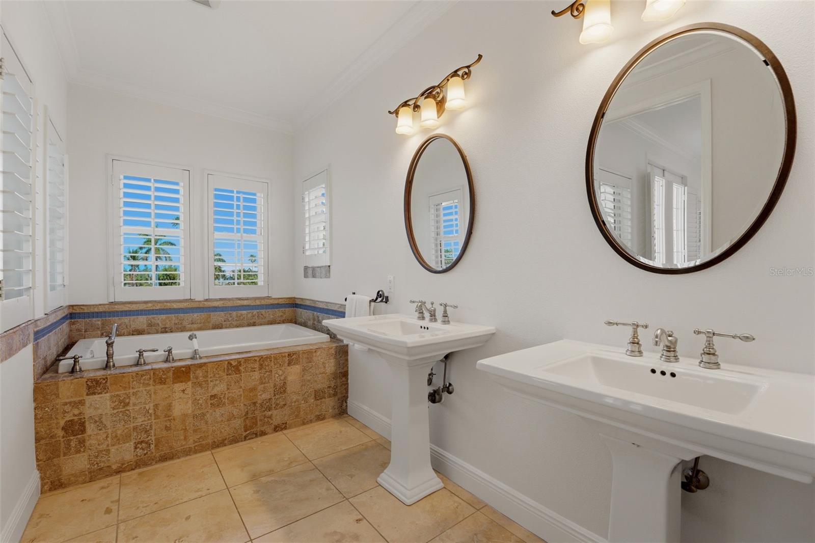 Image 40 of 73 For 418 Pine Avenue