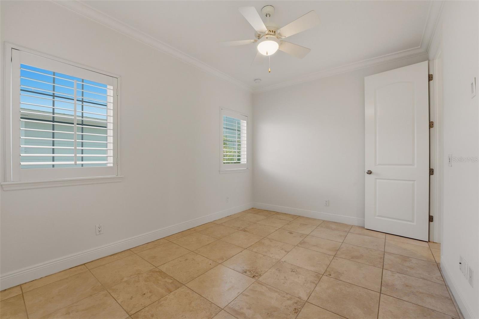 Image 45 of 73 For 418 Pine Avenue