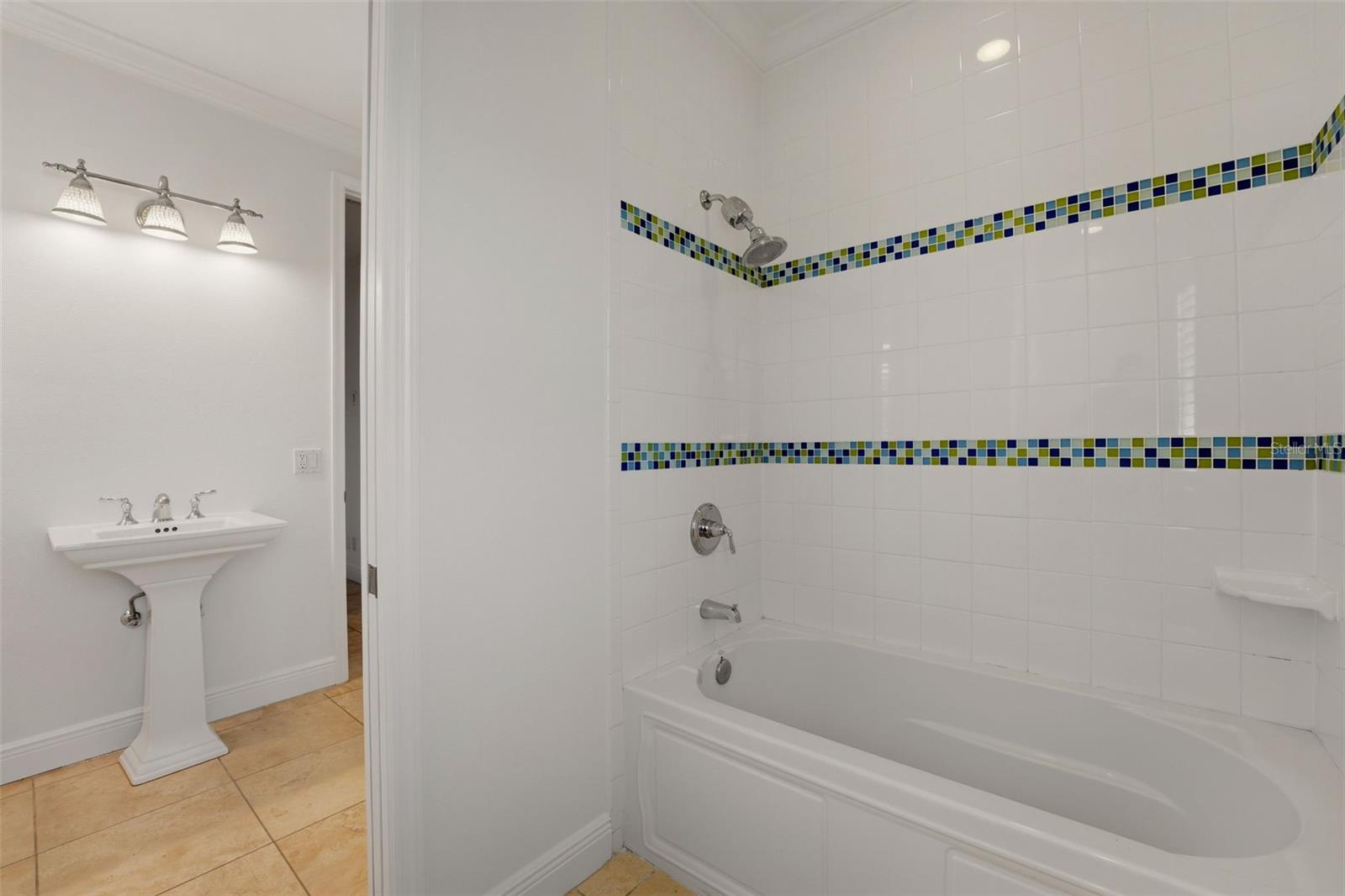 Image 50 of 73 For 418 Pine Avenue