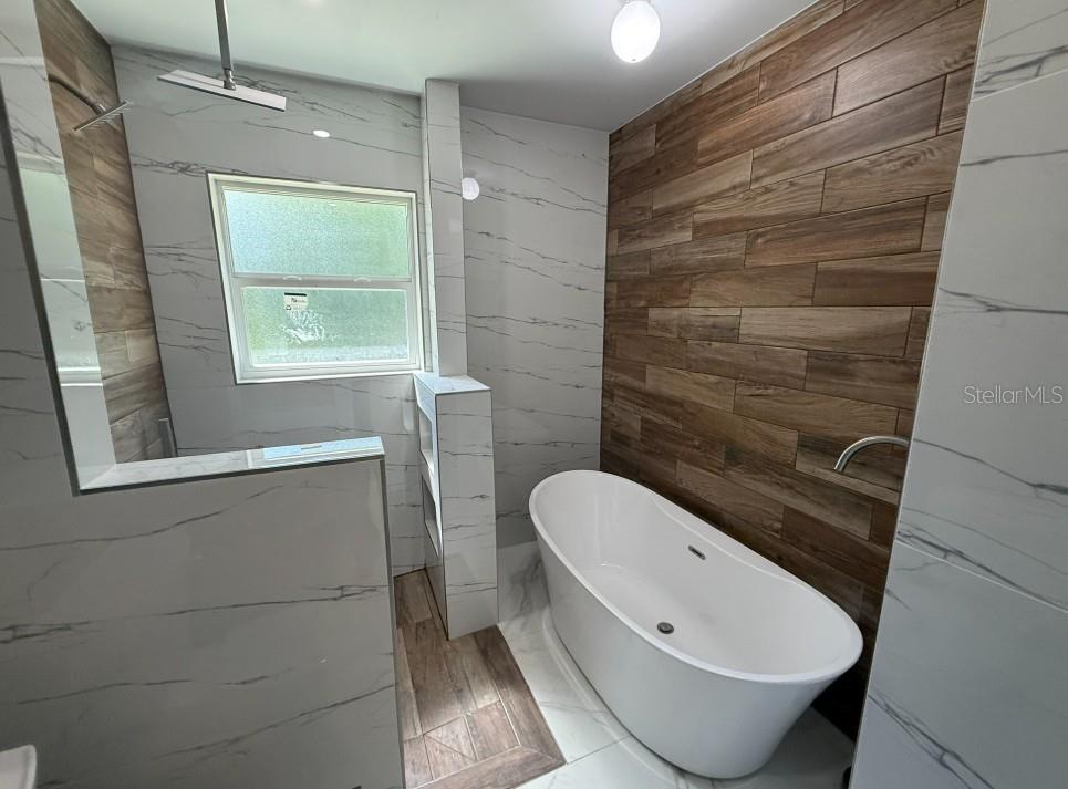 Image 7 of 12 For 1809 5th Avenue W