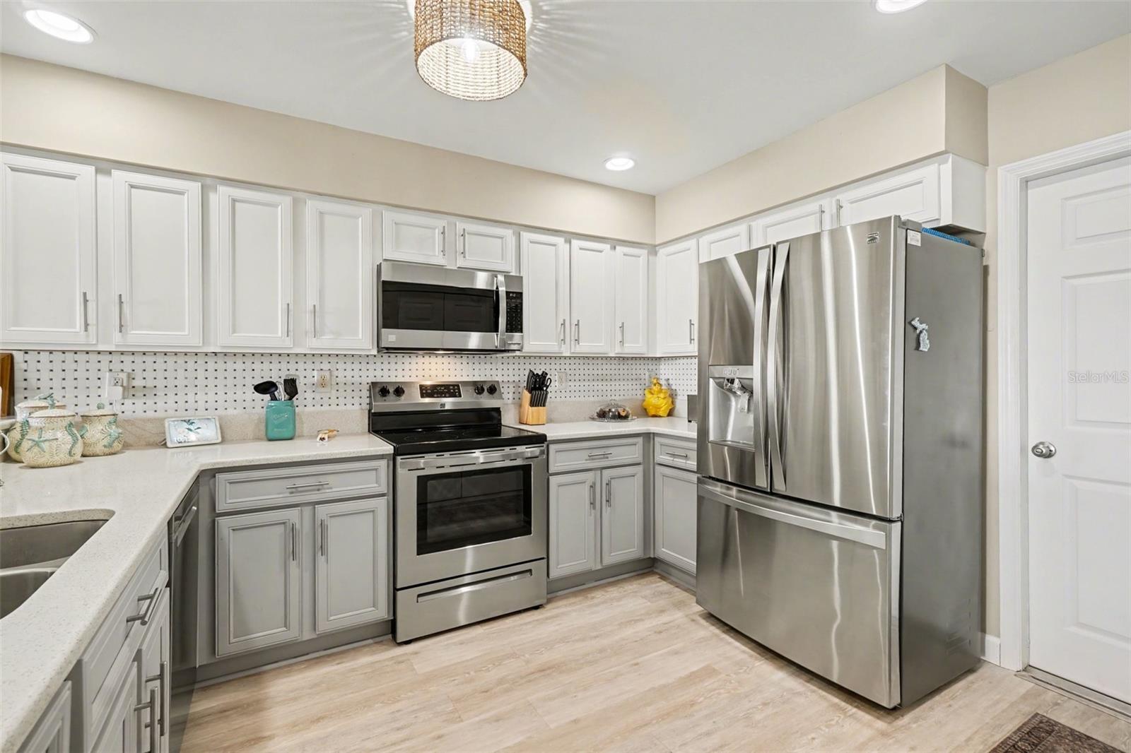 Image 13 of 34 For 26333 Nadir Road 111