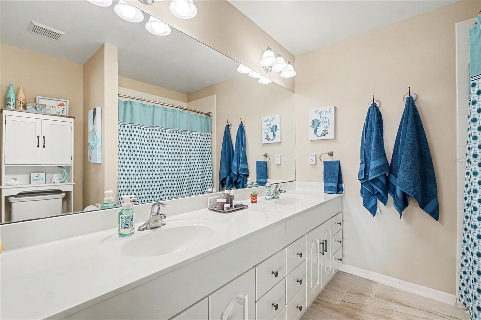 Image 22 of 34 For 26333 Nadir Road 111