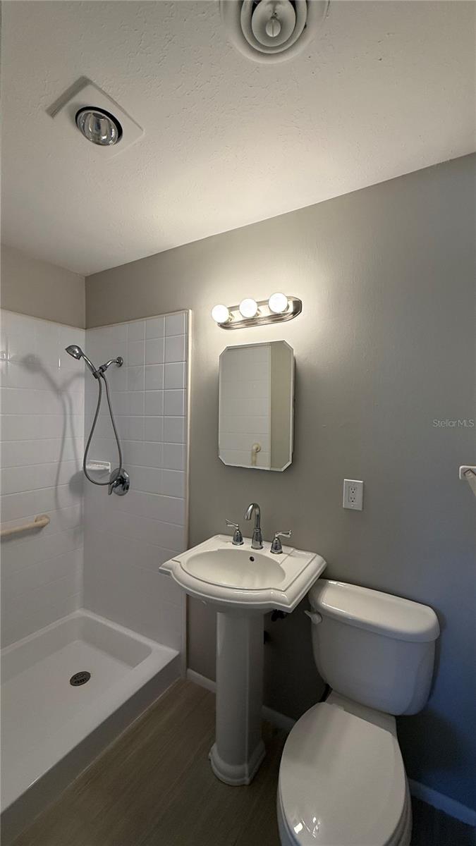 Image 11 of 28 For 491 Venice Boulevard