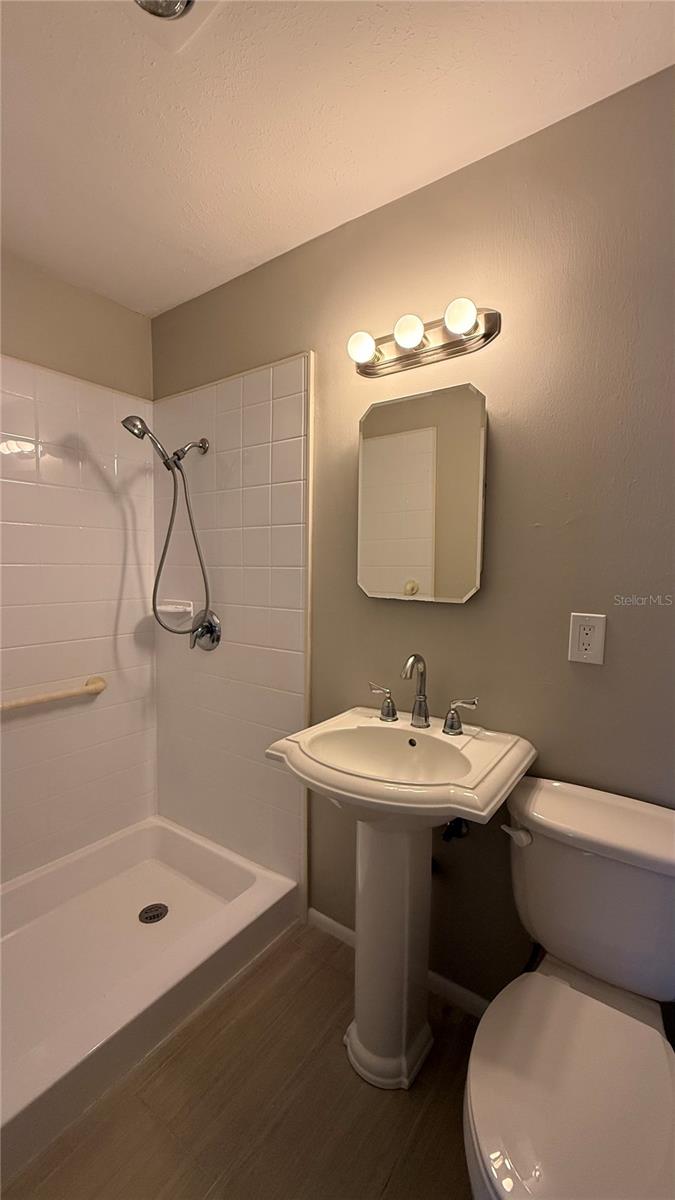 Image 12 of 28 For 491 Venice Boulevard