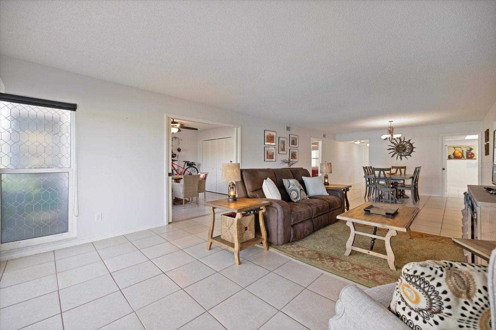 Image 14 of 37 For 6939 Country Club Drive N 156