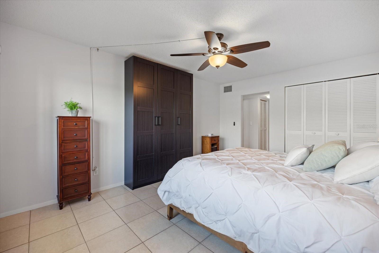 Image 19 of 37 For 6939 Country Club Drive N 156