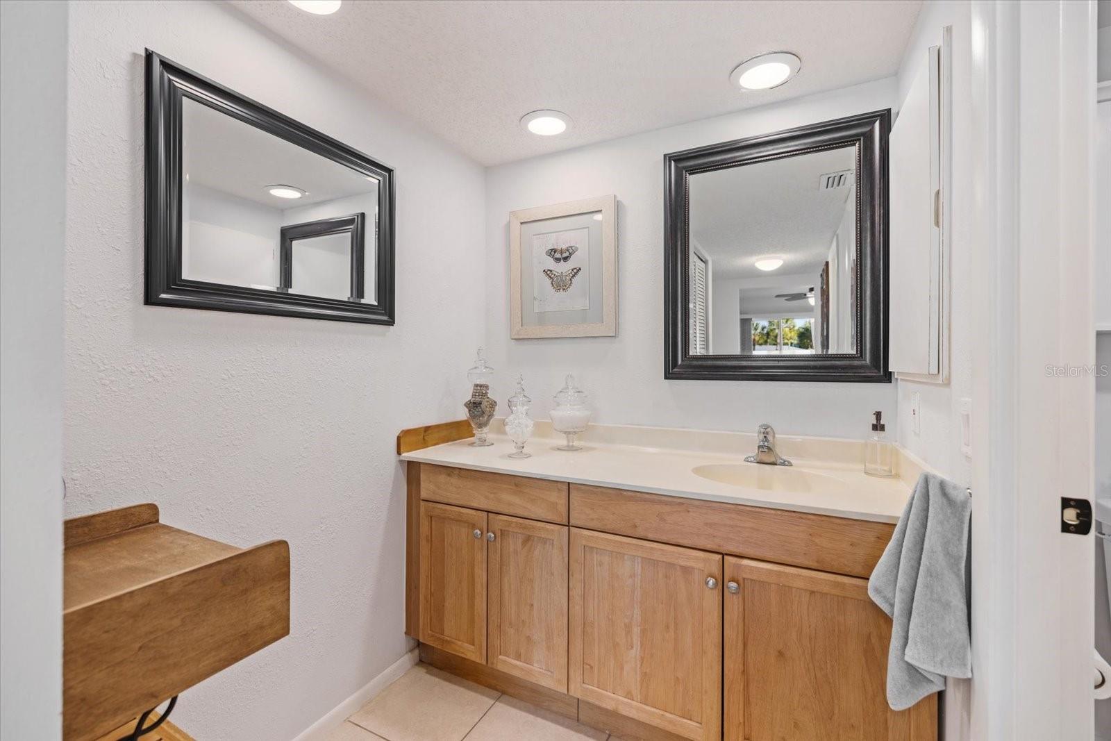 Image 20 of 37 For 6939 Country Club Drive N 156