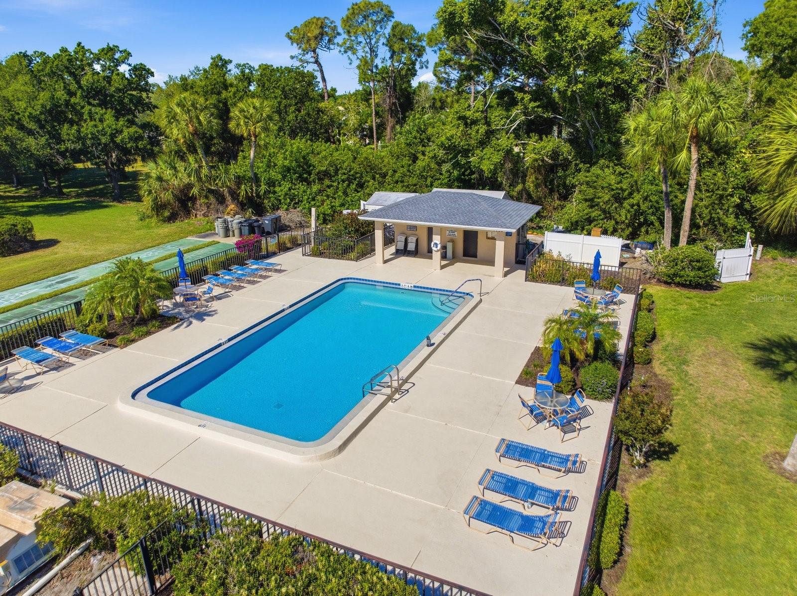 Image 26 of 37 For 6939 Country Club Drive N 156