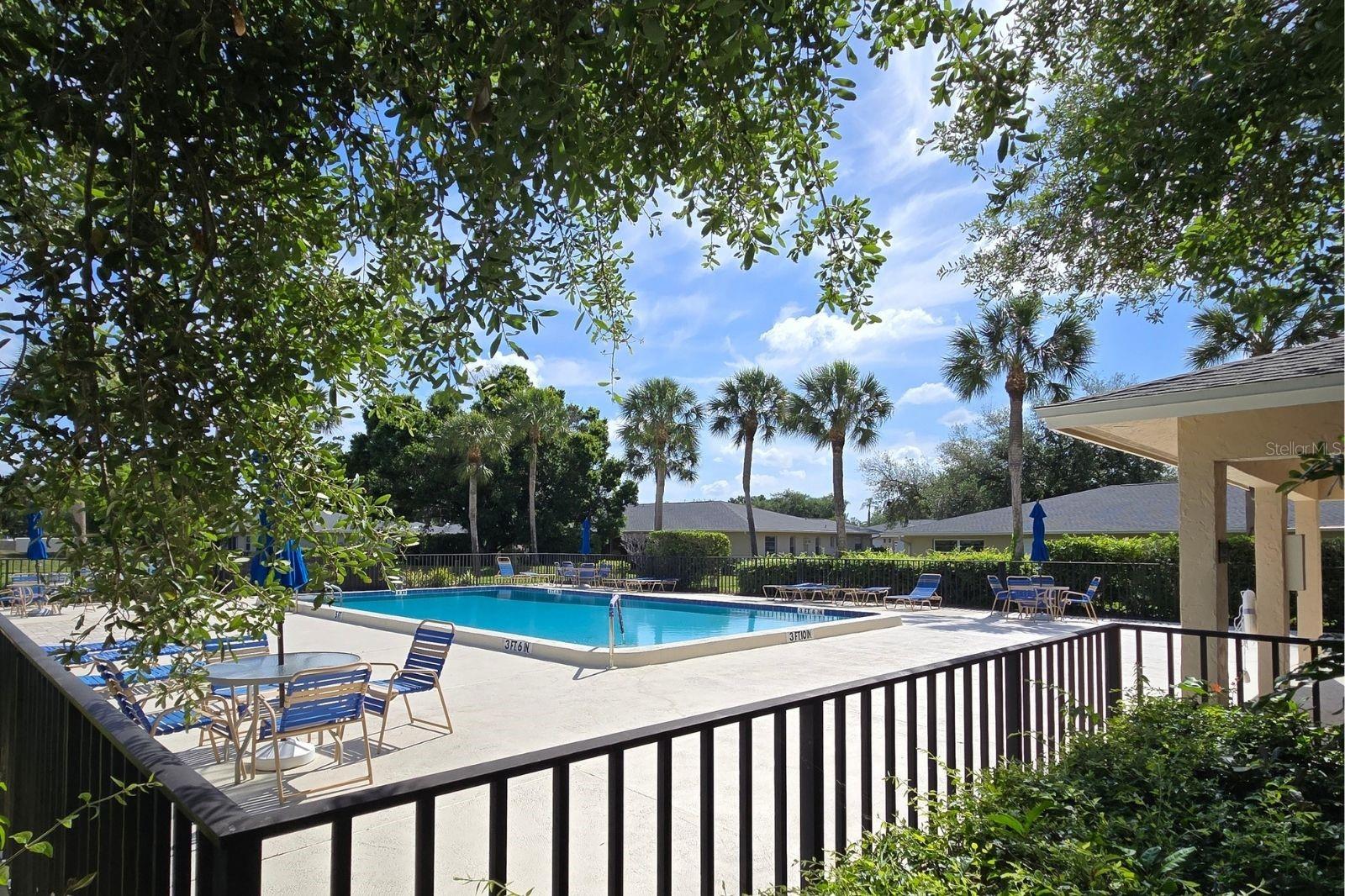 Image 29 of 37 For 6939 Country Club Drive N 156