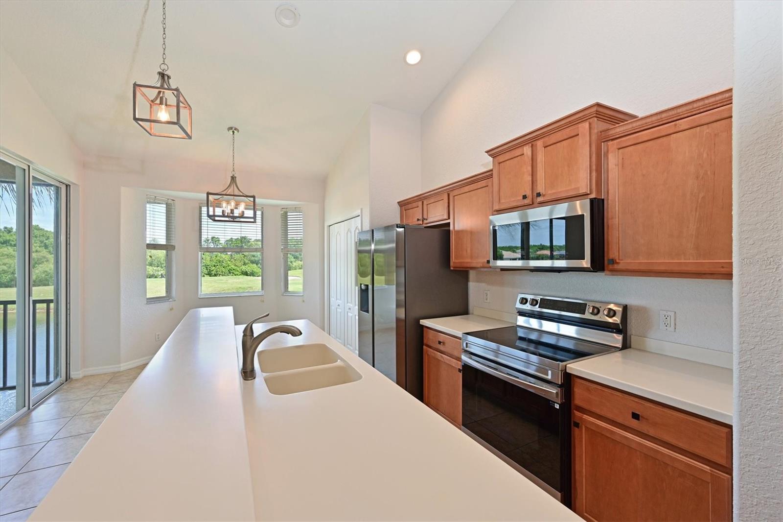 Image 10 of 53 For 1011 Fairwaycove Lane 202