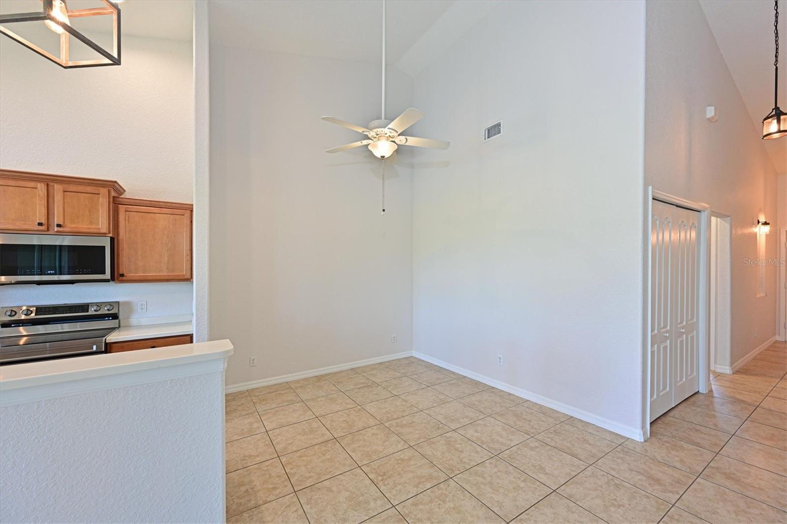 Image 11 of 53 For 1011 Fairwaycove Lane 202