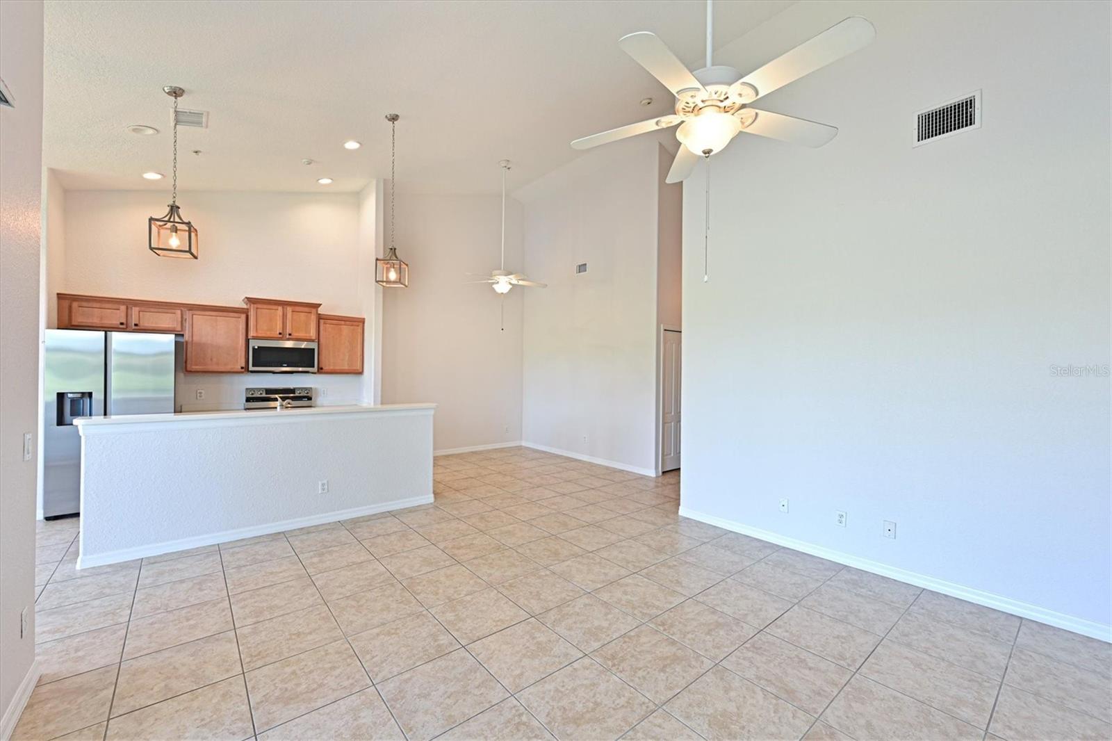 Image 13 of 53 For 1011 Fairwaycove Lane 202