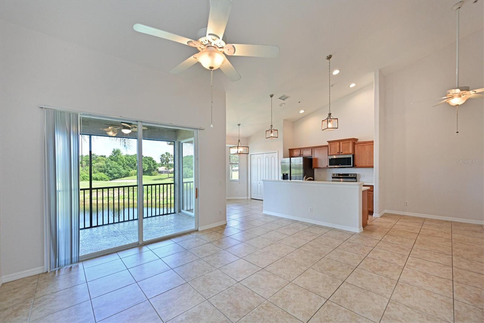 Image 14 of 53 For 1011 Fairwaycove Lane 202