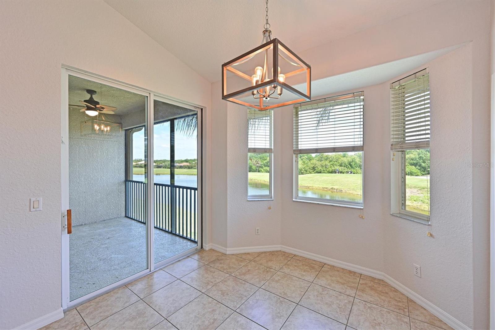 Image 16 of 53 For 1011 Fairwaycove Lane 202
