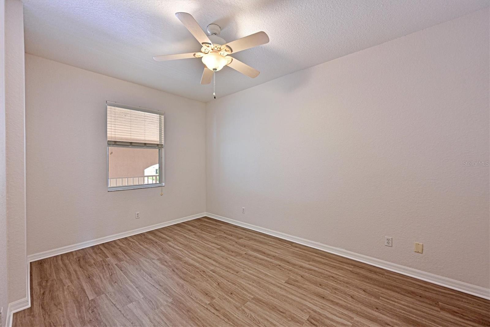 Image 17 of 53 For 1011 Fairwaycove Lane 202