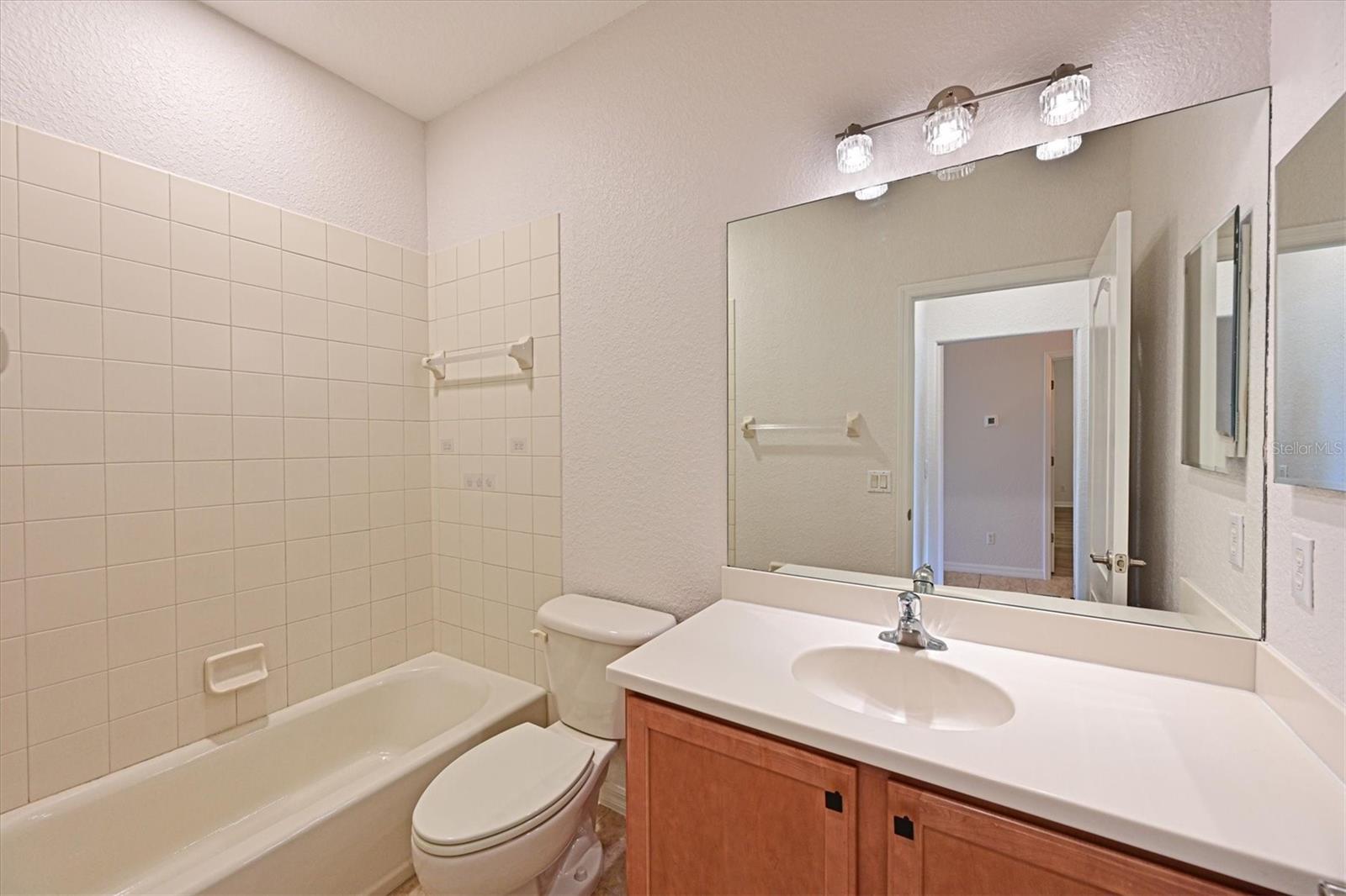 Image 21 of 53 For 1011 Fairwaycove Lane 202