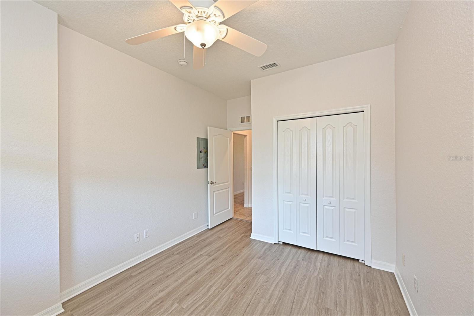 Image 22 of 53 For 1011 Fairwaycove Lane 202