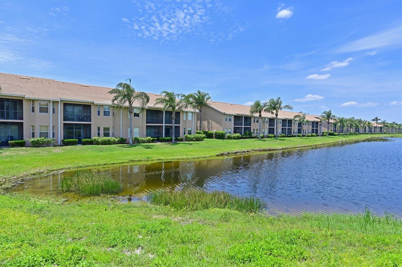Image 30 of 53 For 1011 Fairwaycove Lane 202