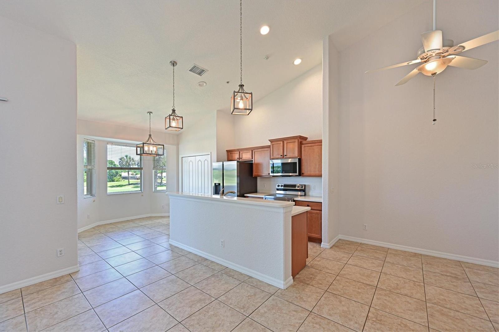 Image 7 of 53 For 1011 Fairwaycove Lane 202