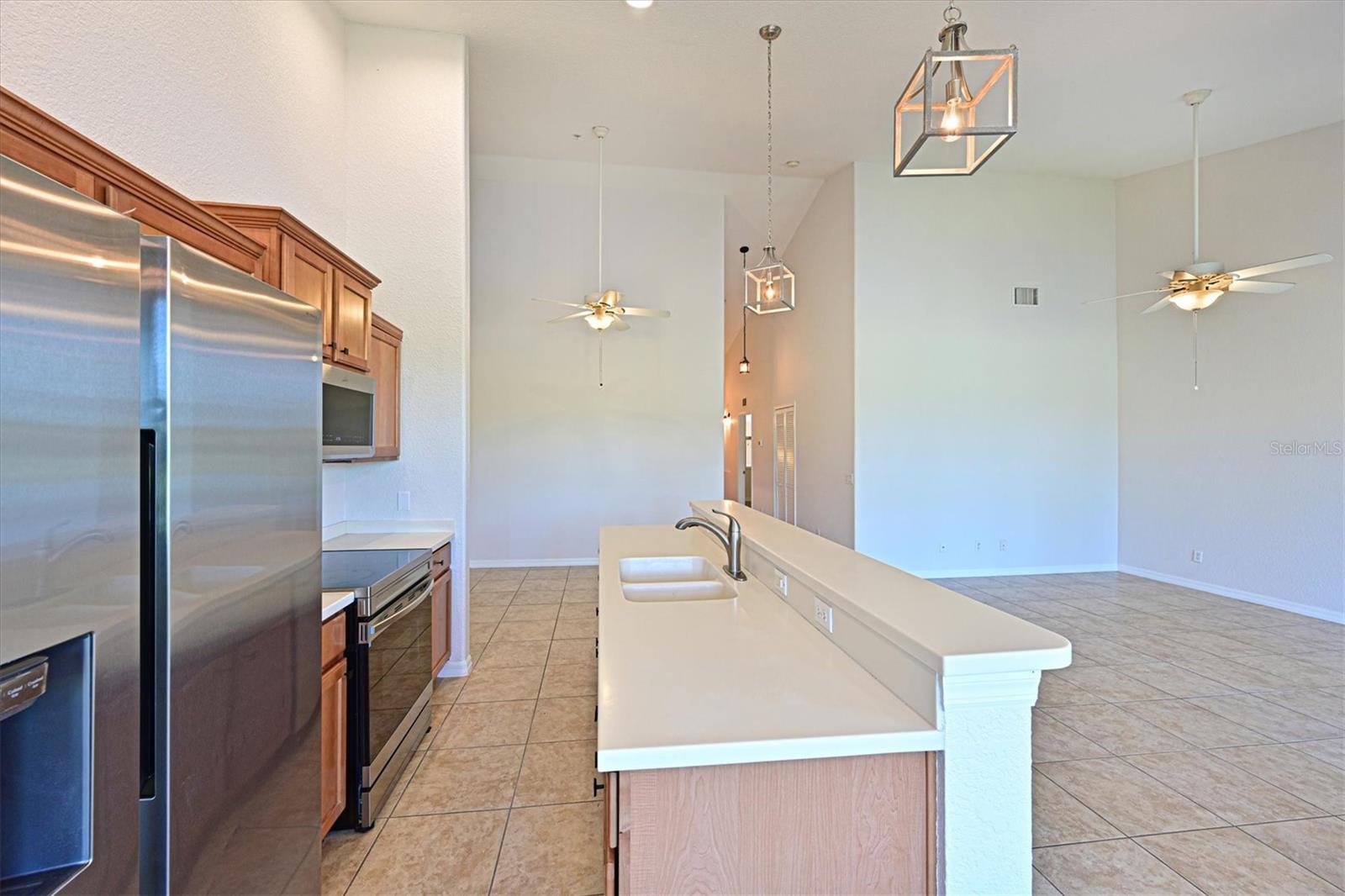 Image 8 of 53 For 1011 Fairwaycove Lane 202