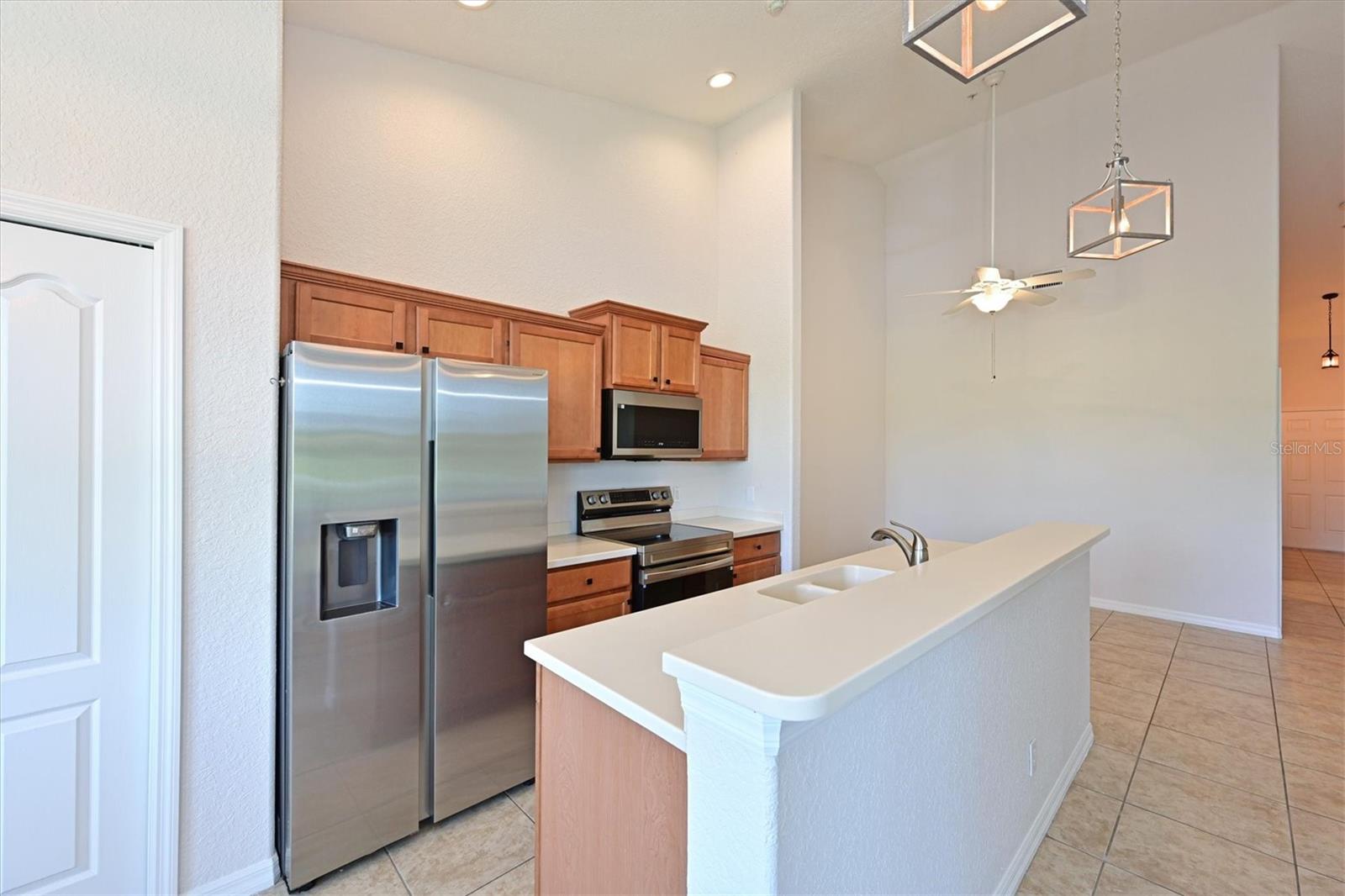Image 9 of 53 For 1011 Fairwaycove Lane 202