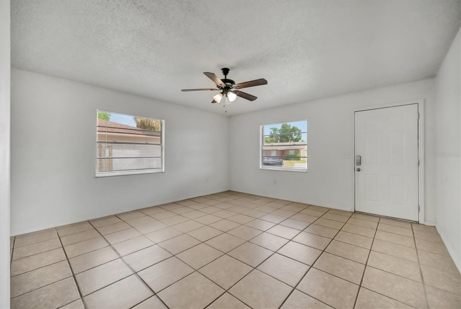 Listing photo id 10 for 416 40th Street E