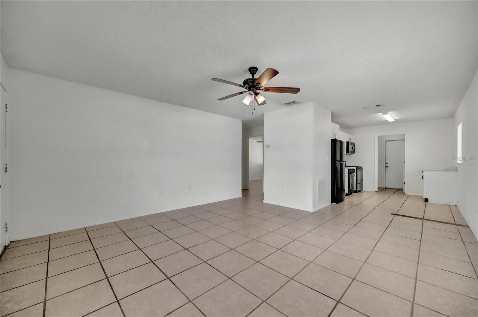 Listing photo id 12 for 416 40th Street E